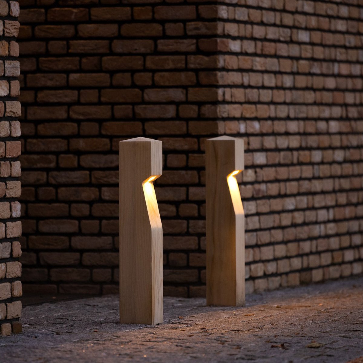 holzterrassenlampe aus eichenholz auge inklusive led lampe nachhaltige aussenbeleuchtung