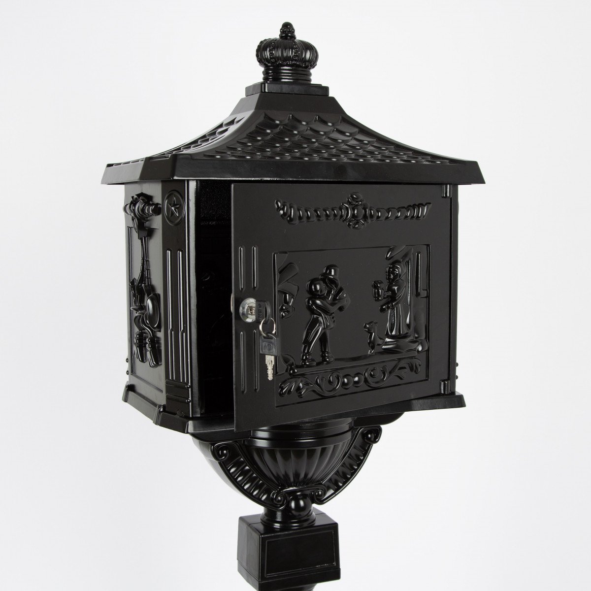 Klassischer freistehender Briefkasten B11 auf Fuß