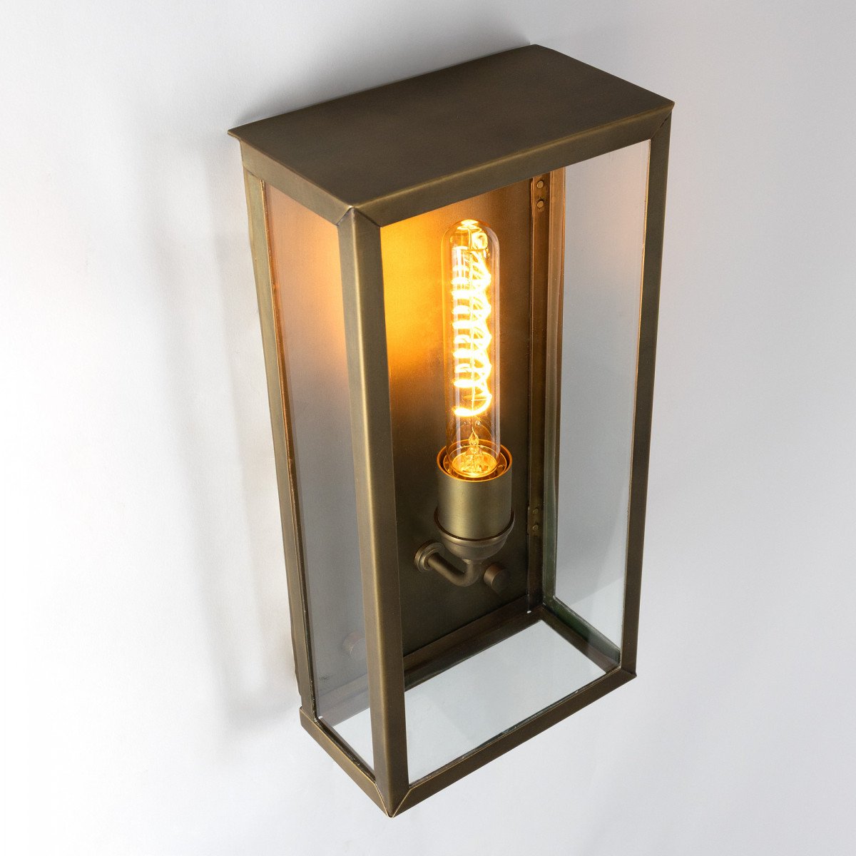 Messinglampe in der Farbe antik messing mit einer E27 Fassung