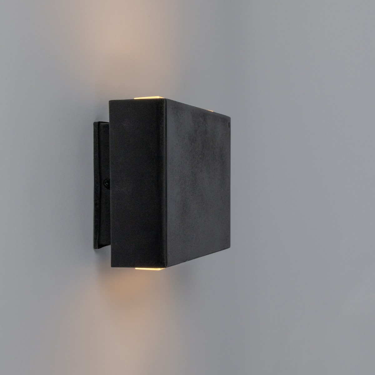 Messinglampe in antikem Schwarz mit E27-Fassung