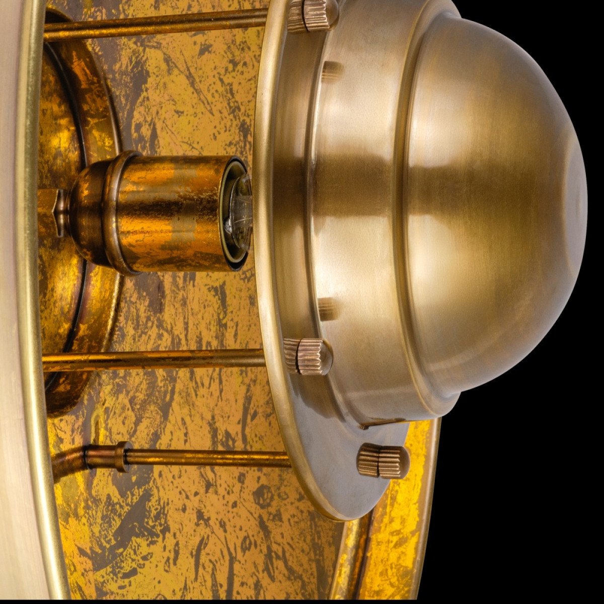 Messinglampe in antiker Goldfarbe mit E27-Fassung