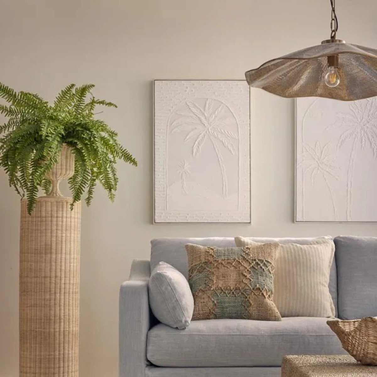 Messinglampe in der Farbe Antikmessing mit einer E27-Fassung