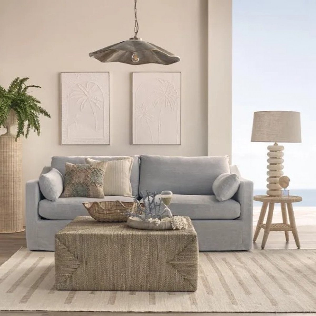 Messinglampe in der Farbe Antikmessing mit einer E27-Fassung