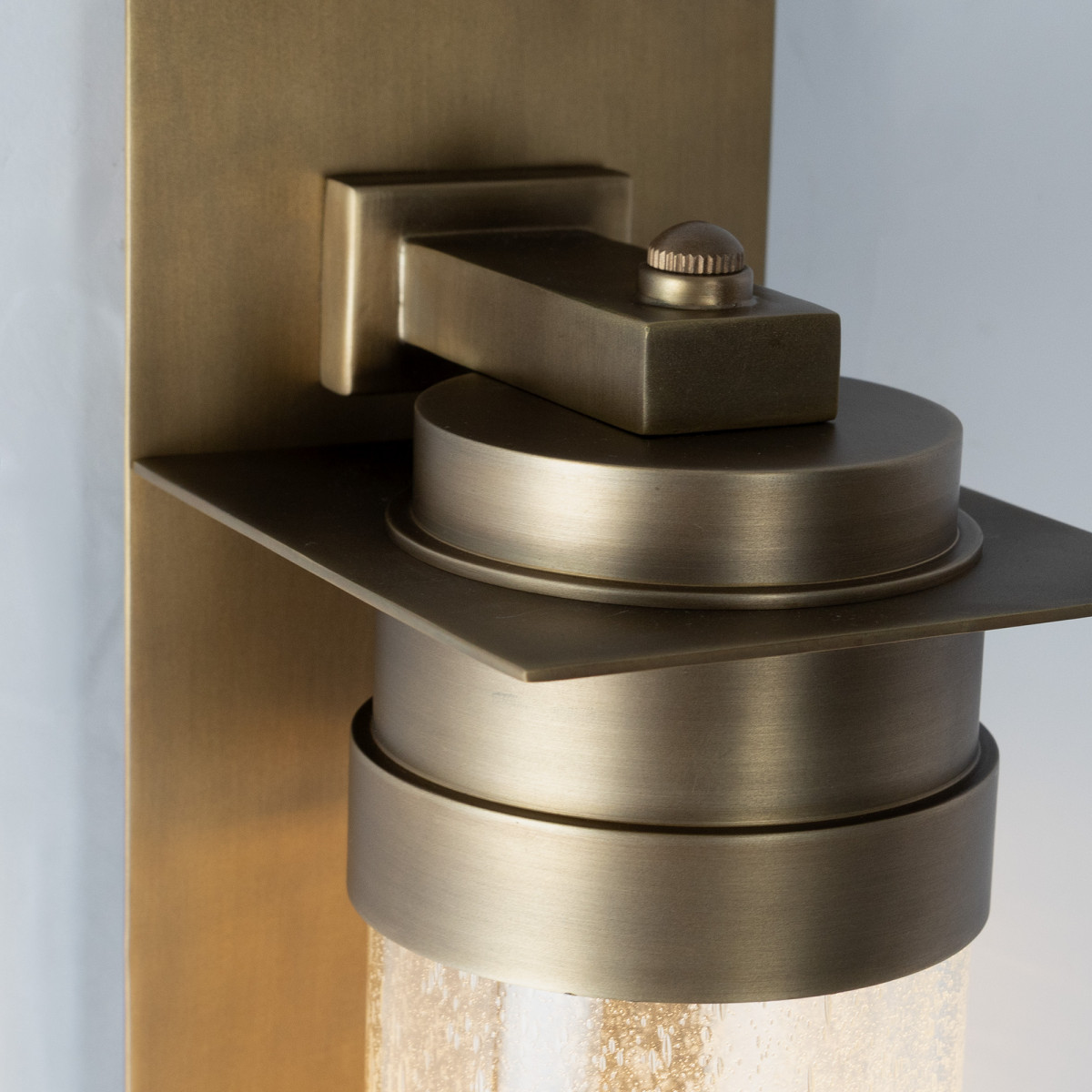 Messing Wandleuchte in der Farbe Antik Messing mit einer E27 Fassung