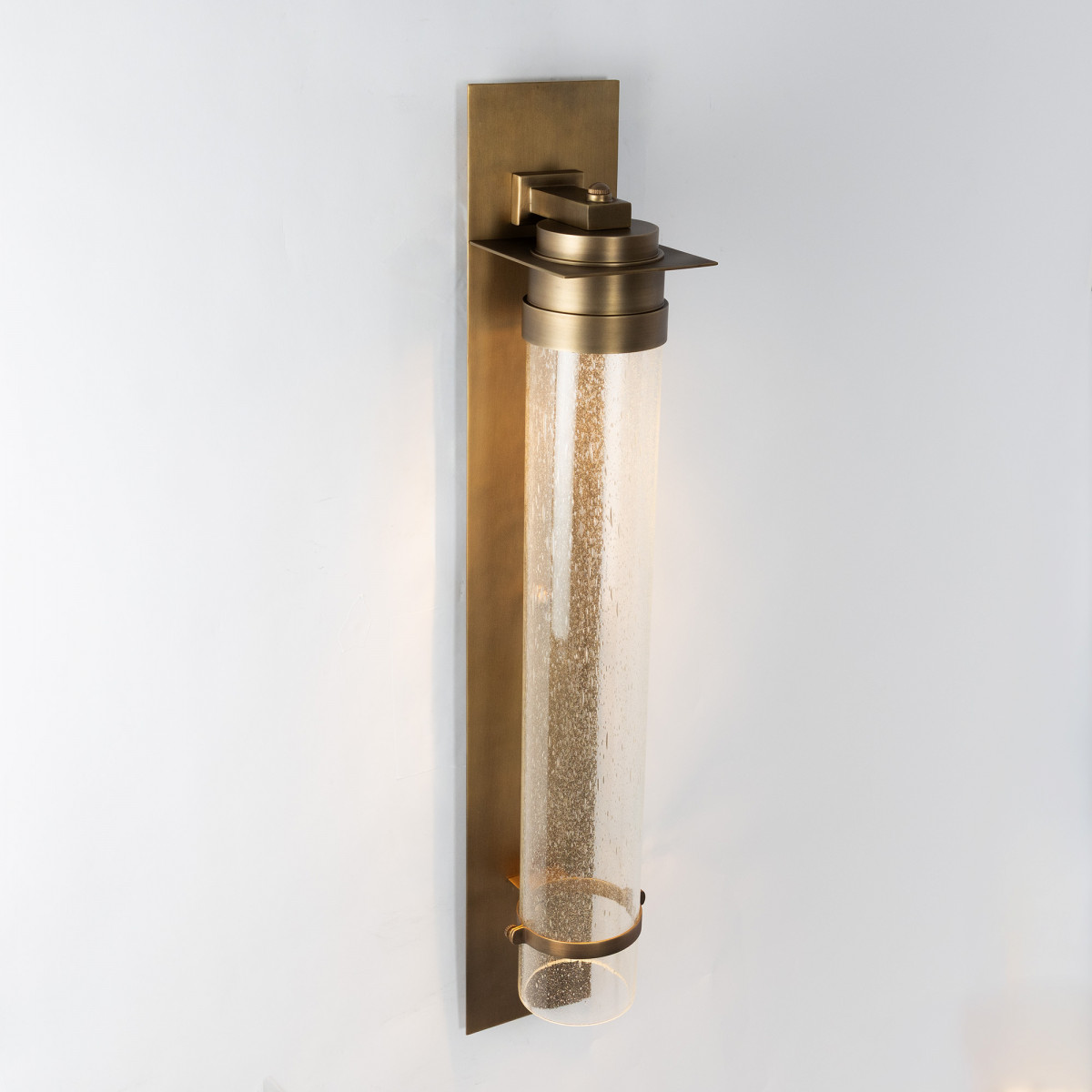 Messing Wandleuchte in der Farbe Antik Messing mit einer E27 Fassung