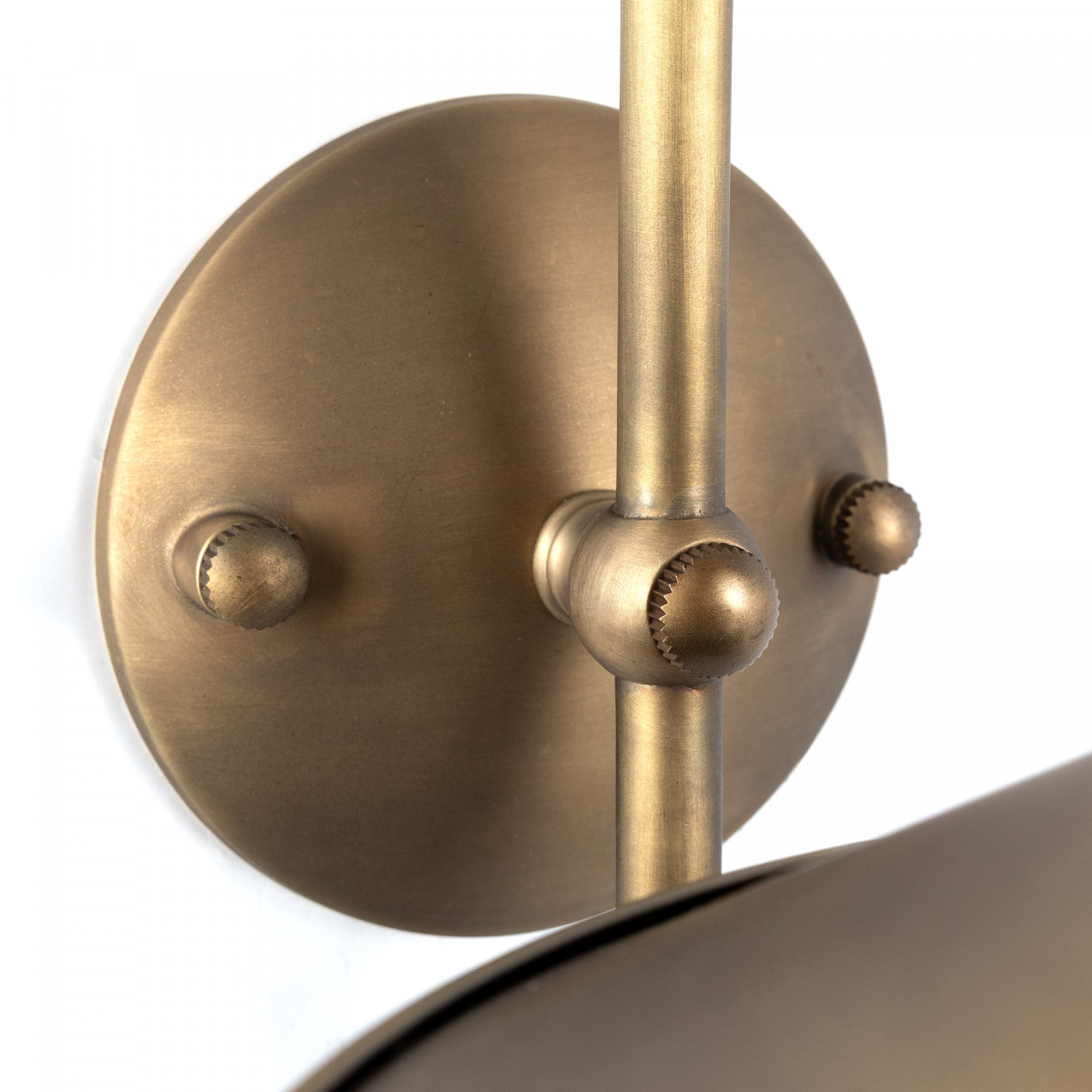 Messingleuchte in der Farbe Antik Messing mit einer E27 Fassung