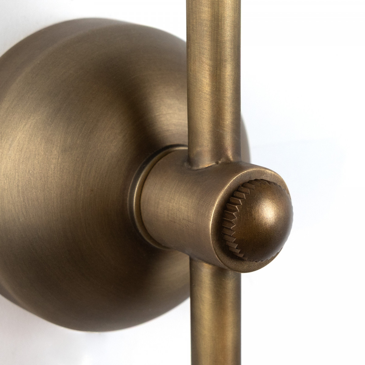 Messingleuchte in der Farbe Antik Messing mit einer E27 Fassung