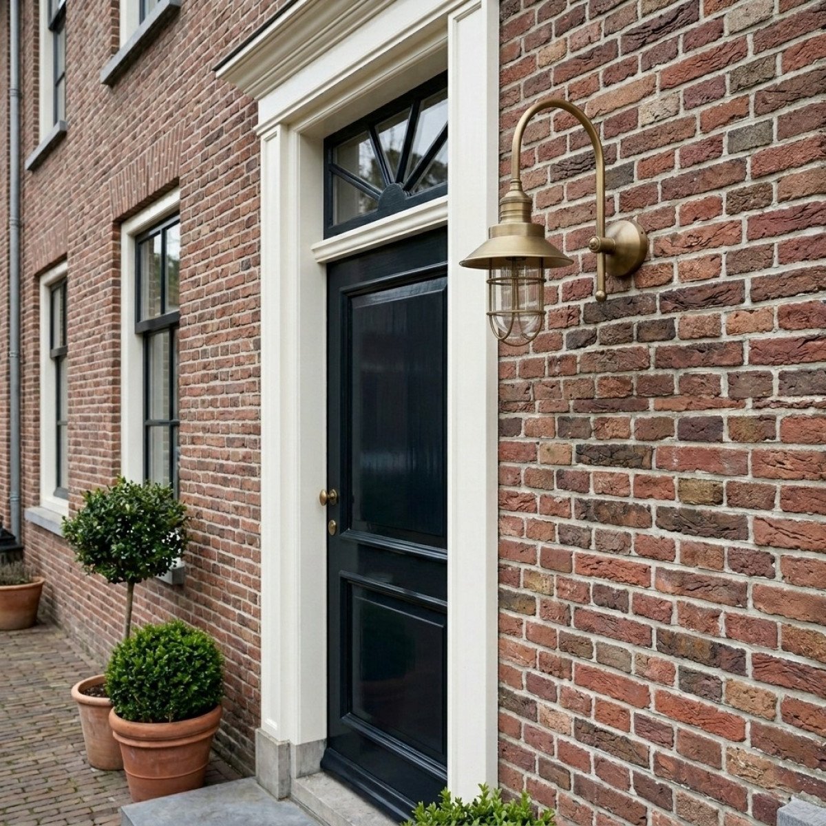 Messingleuchte in der Farbe Antik Messing mit einer E27 Fassung