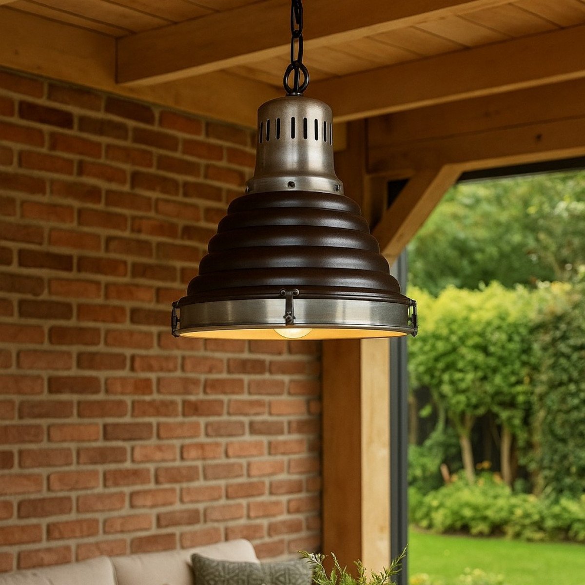 Messinglampe in der Farbe Antik-Dunkelkupfer mit einer E27-Fassung