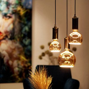 Dekorations-LED-Lampe exklusiv mit einem LED-Ring an der Unterseite in der Farbe rauchgrau von der Marke segula bestückt Dekorations-LED-Lampe exklusiv mit einem LED-Ring an der Unterseite in der Farbe rauchgrau von der Marke segula bestückt