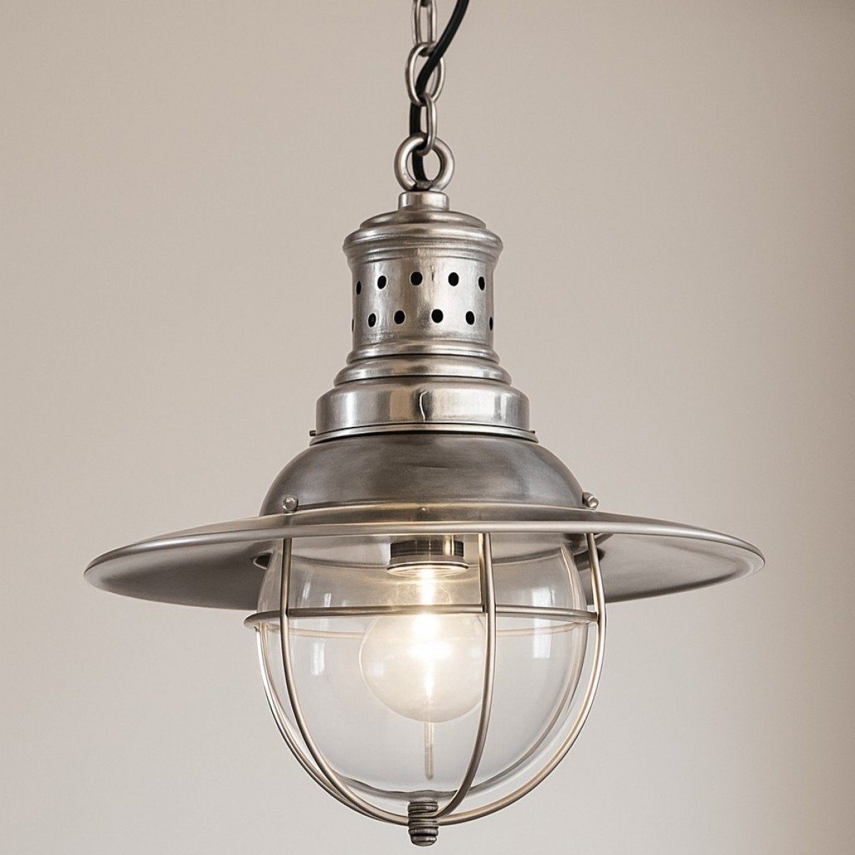 Messing-Lampe in der Farbe antik-silber mit einem E27 Lichtquellenfassung