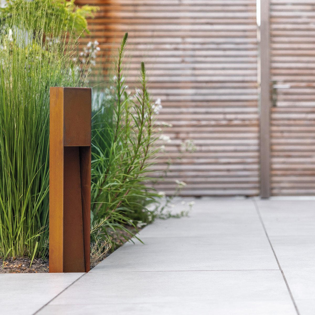 Terrassenleuchte Levi in der Farbe Corten für den Außenbereich 