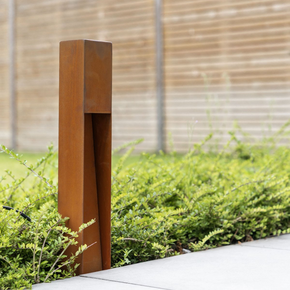 Terrassenleuchte Levi in der Farbe Corten für den Außenbereich 