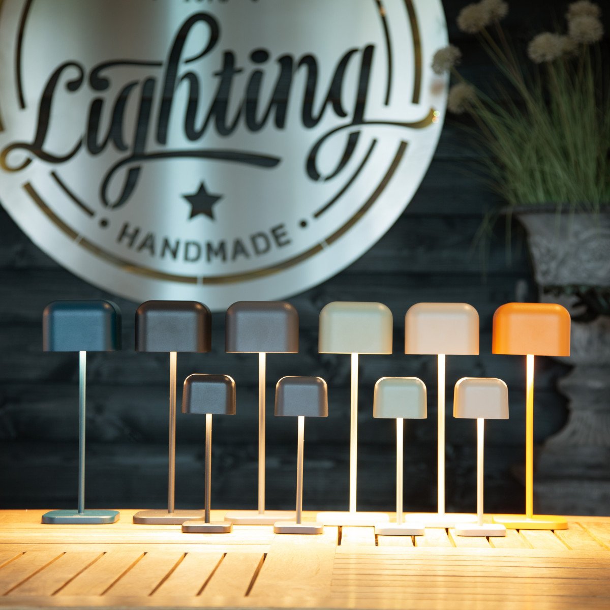 Blaue Tischlampe aus Aluminium für den Außen- und Innenbereich