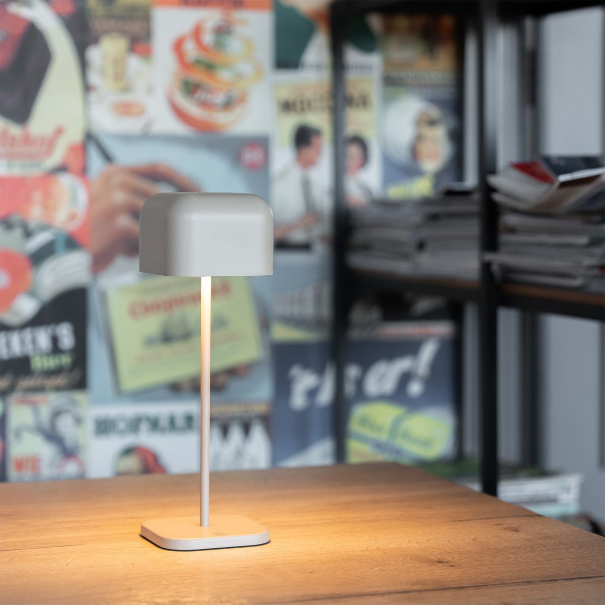 Beige Tischlampe aus Aluminium modern für drinnen und draußen