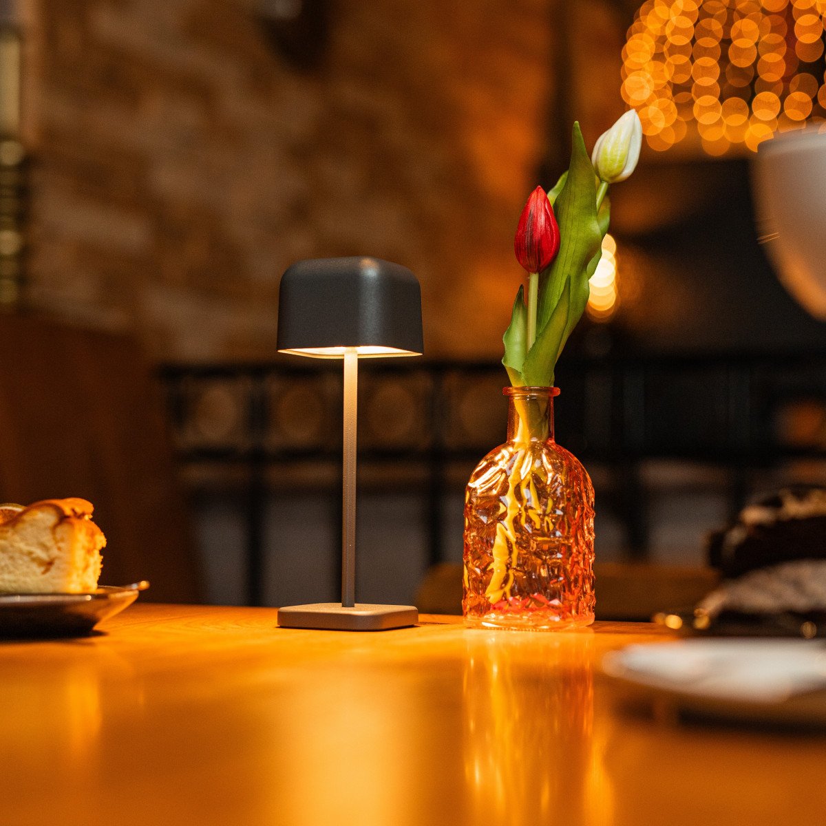 Anthrazit kompakte Tischleuchte Aluminium modern für innen und außen