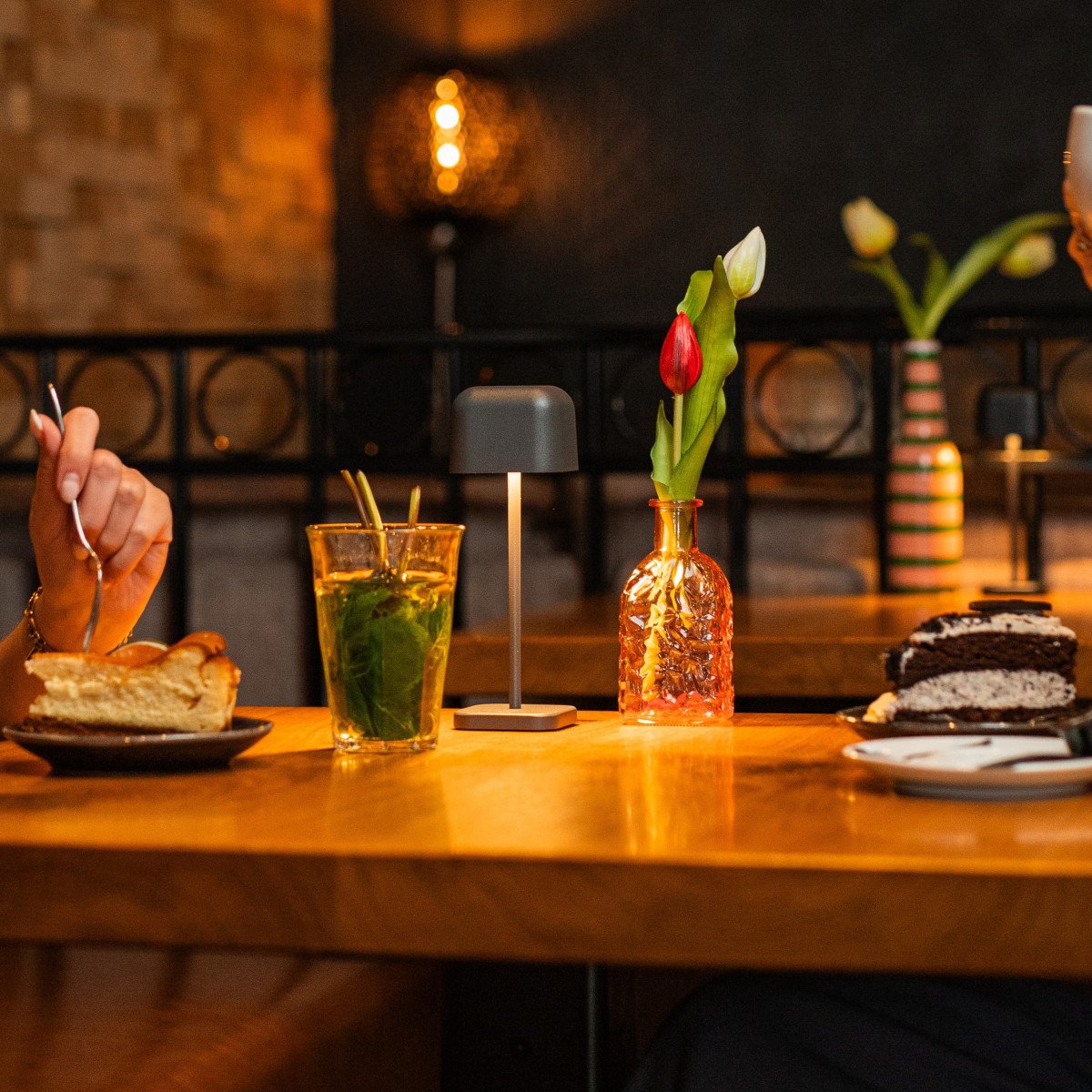 Anthrazit kompakte Tischleuchte Aluminium modern für innen und außen