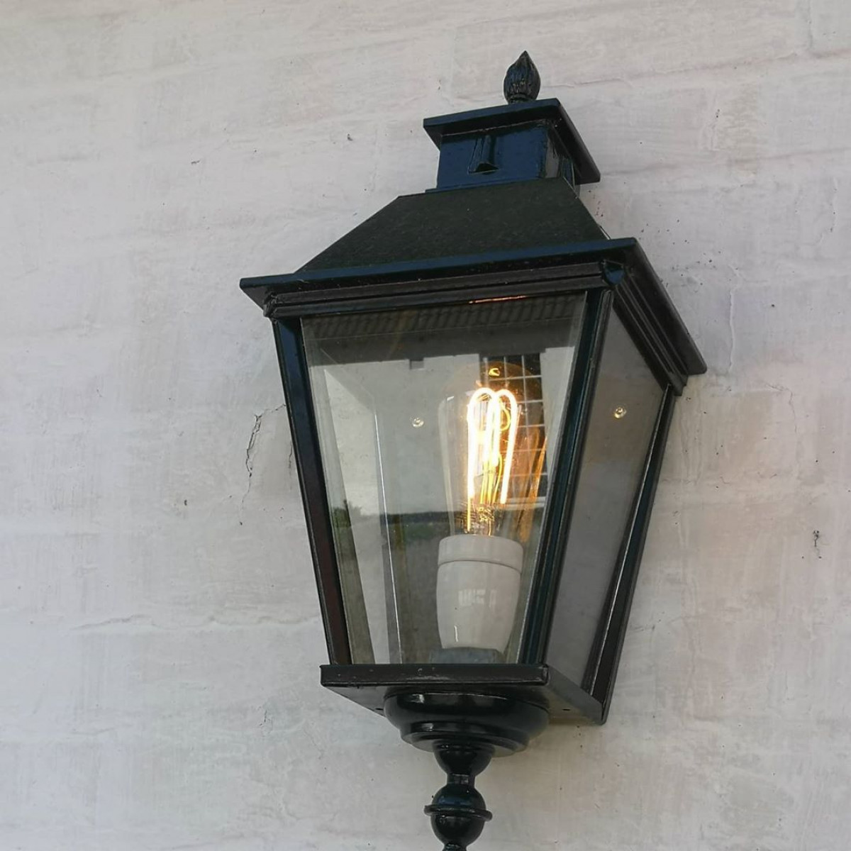 Flache Wandlampe Rijswijk im klassisch ländlichen Stil