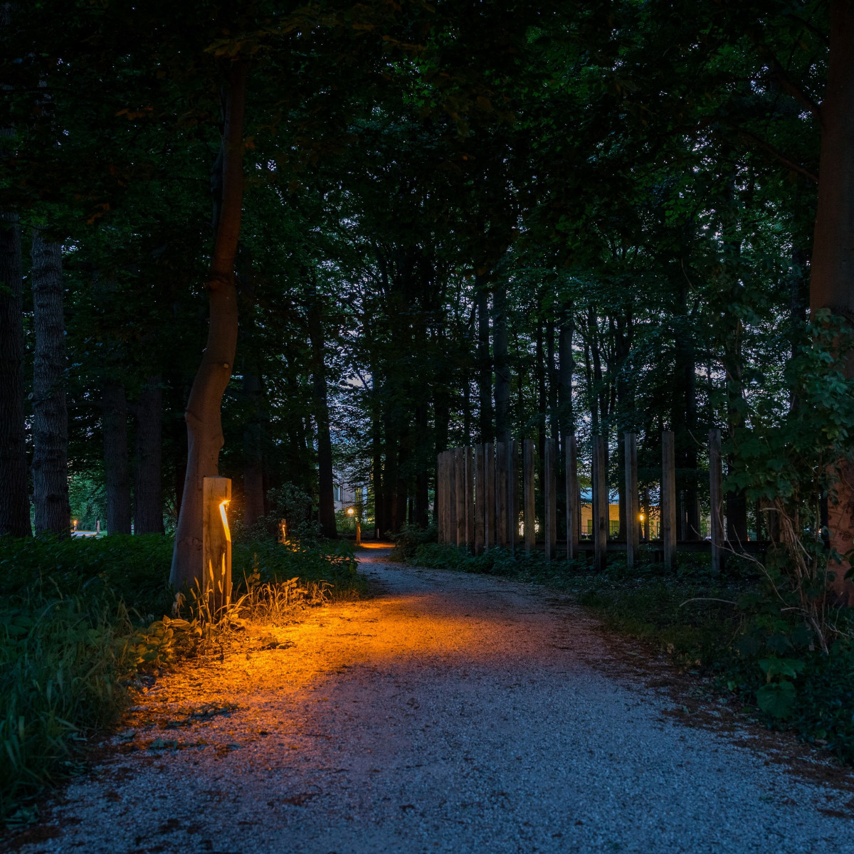 holzterrassenlampe aus eichenholz auge inklusive led lampe nachhaltige aussenbeleuchtung