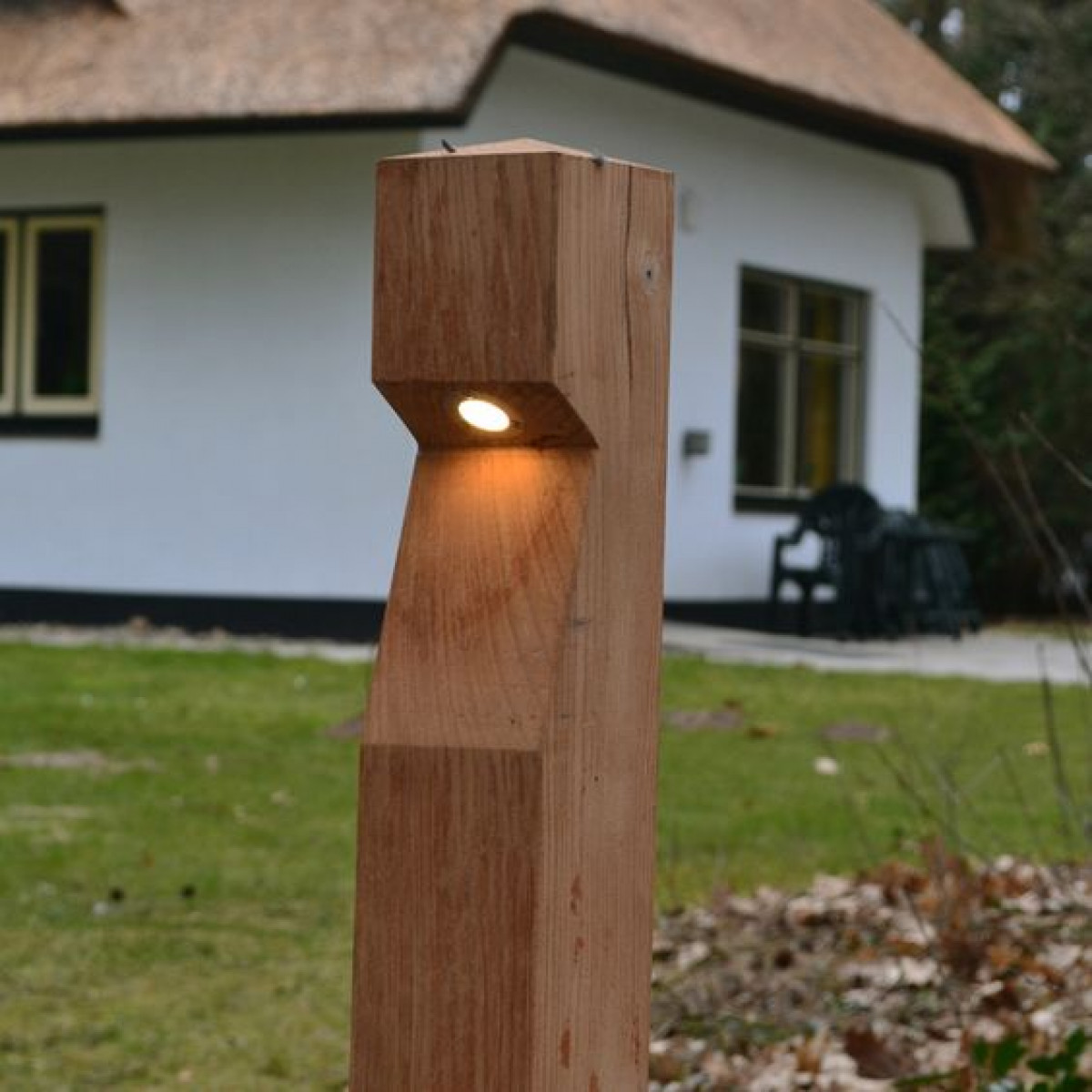 holzterrassenlampe aus eichenholz auge inklusive led lampe nachhaltige aussenbeleuchtung