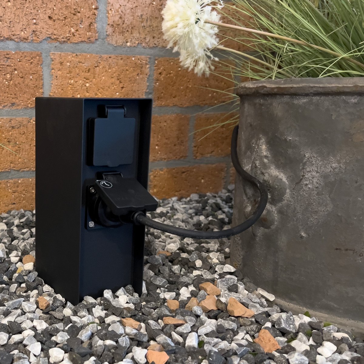 Charge Timer Steckdose für Außen aus Schwarzem Edelstahl  