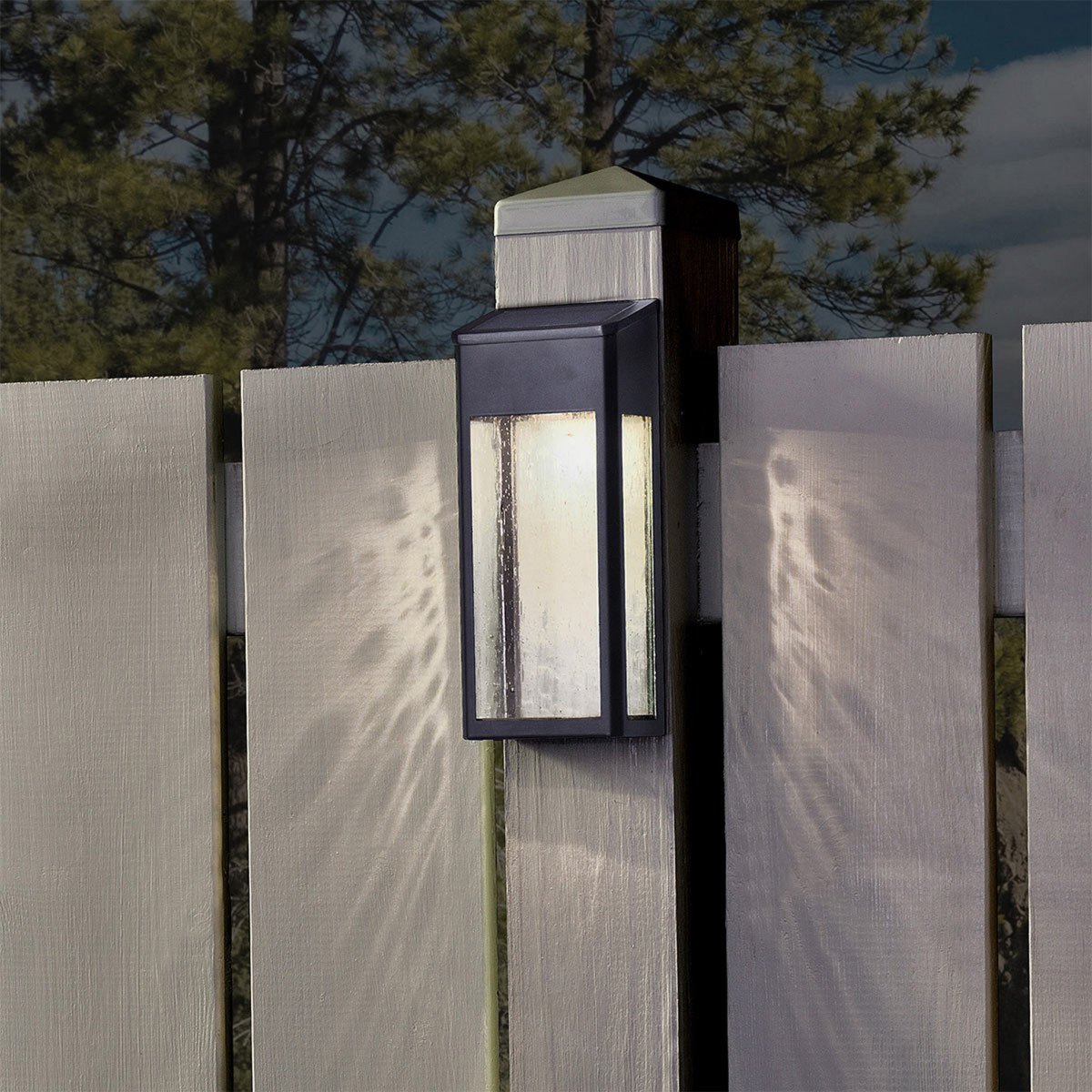 Stimmungs-Beleuchtung im Freien - LED Solar Wandlampe - solarbetriebene Außenlampe