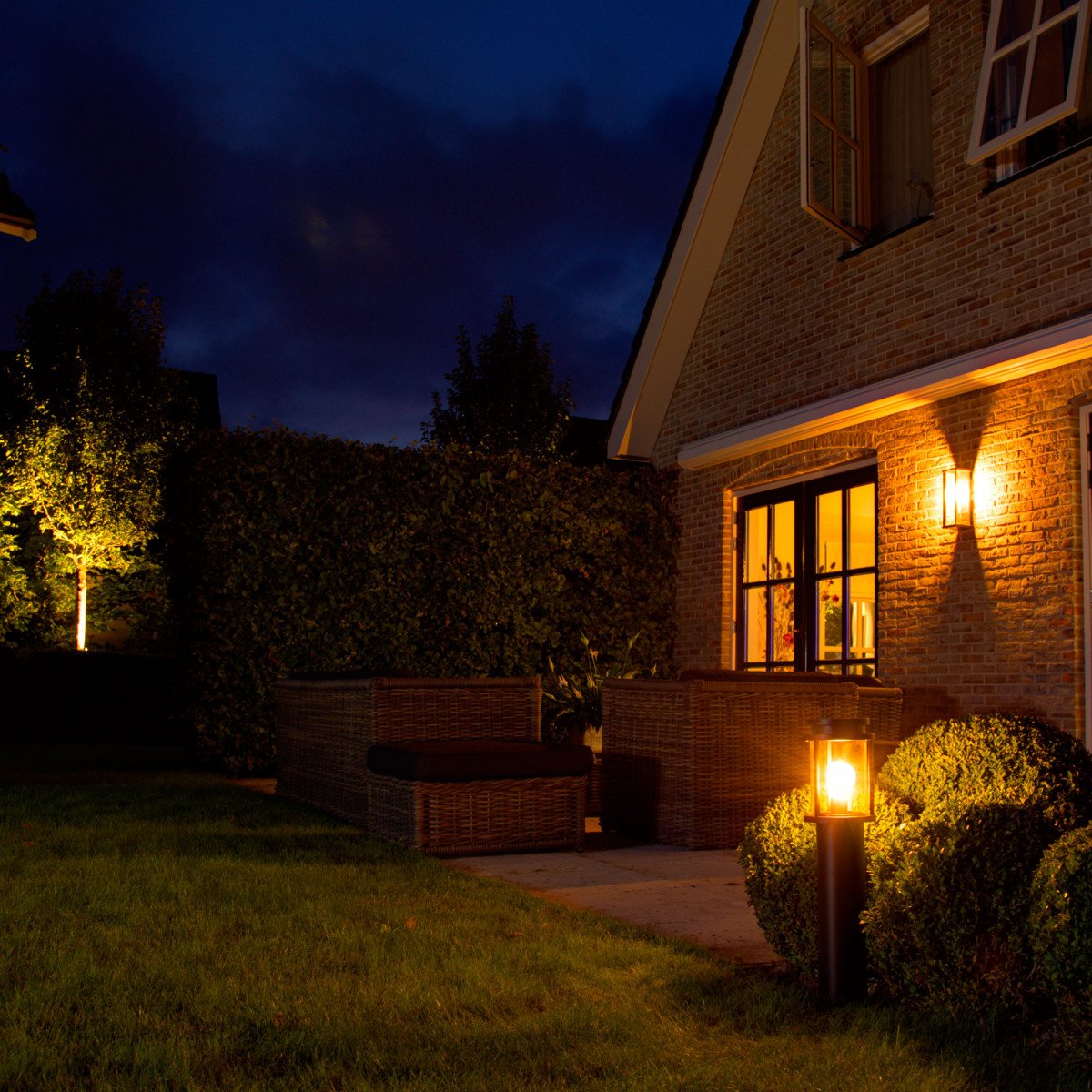 Moderne Gartenleuchte Sydney aus Aluminium mit Schwarzer Pulverbeschichtung und Smart Wifi LED 