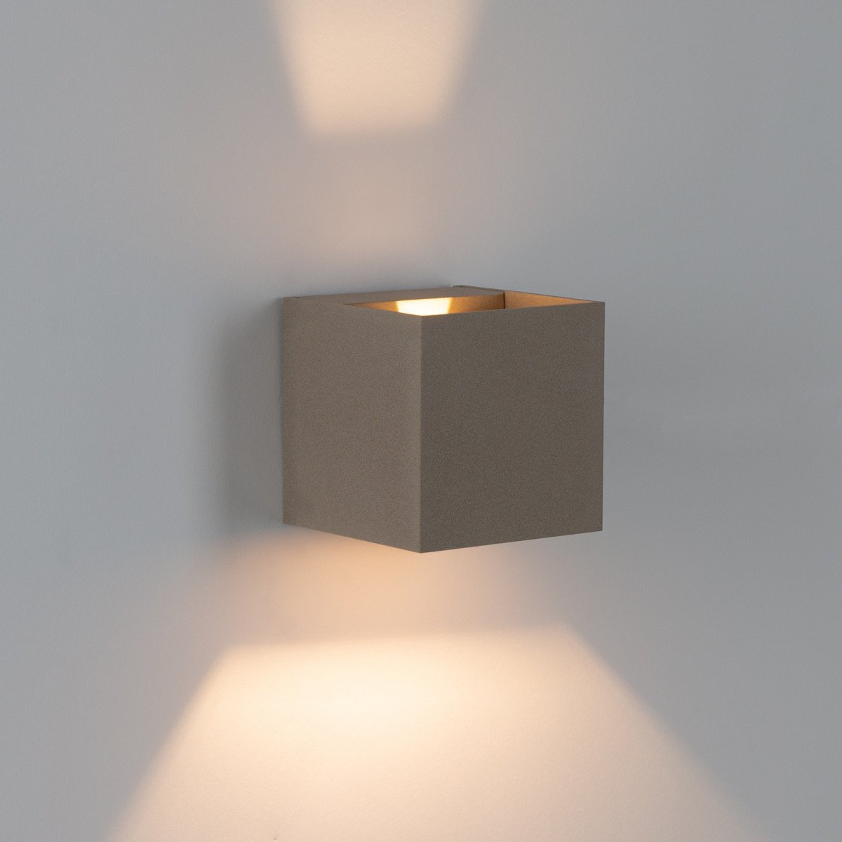 Innenbeleuchtung Shift Up- und Downlighter Wandleuchte mit Modernem Design in champagnerfarben von Nostalux.de 