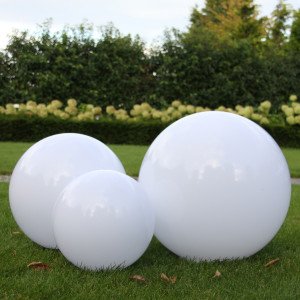 Gartenkugel Weiß - Ø50cm inkl. Erdspieß Gartenkugel Weiß - Ø50cm inkl. Erdspieß