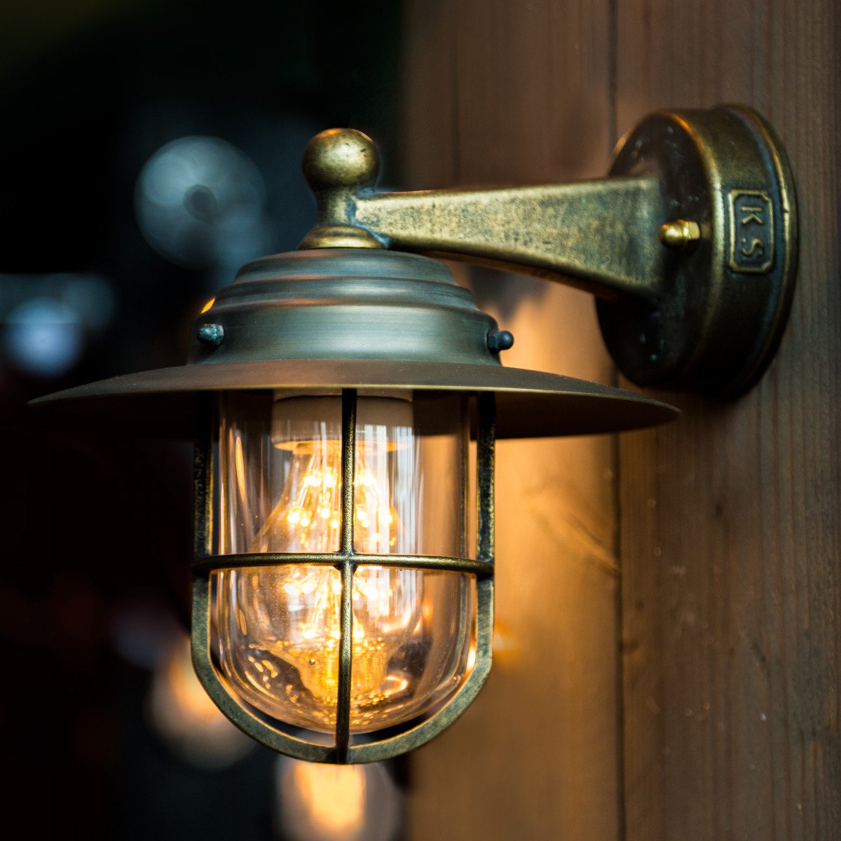 Hoflampe Labenne aus Bronze mit Smart Wifi LED von KS Beleuchtung 