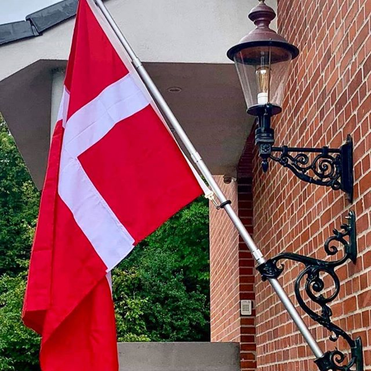 Klassischer Fahnenhalter Wand aus hochwertigem Aluminiumguss