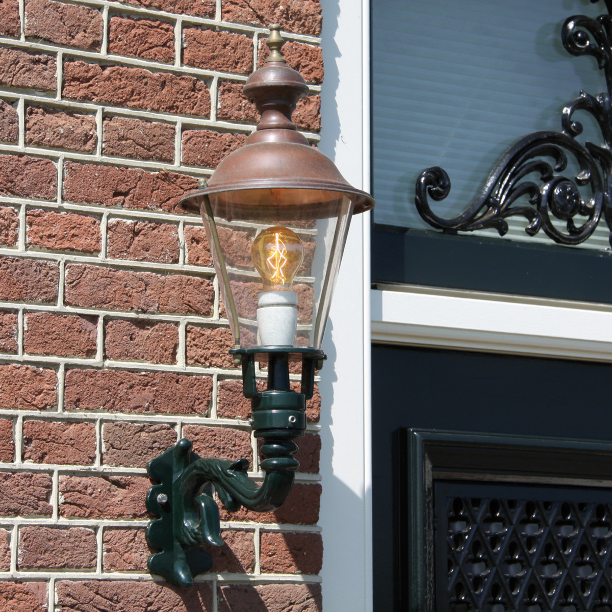 Historisch-klassische Außenwandleuchte Schardam