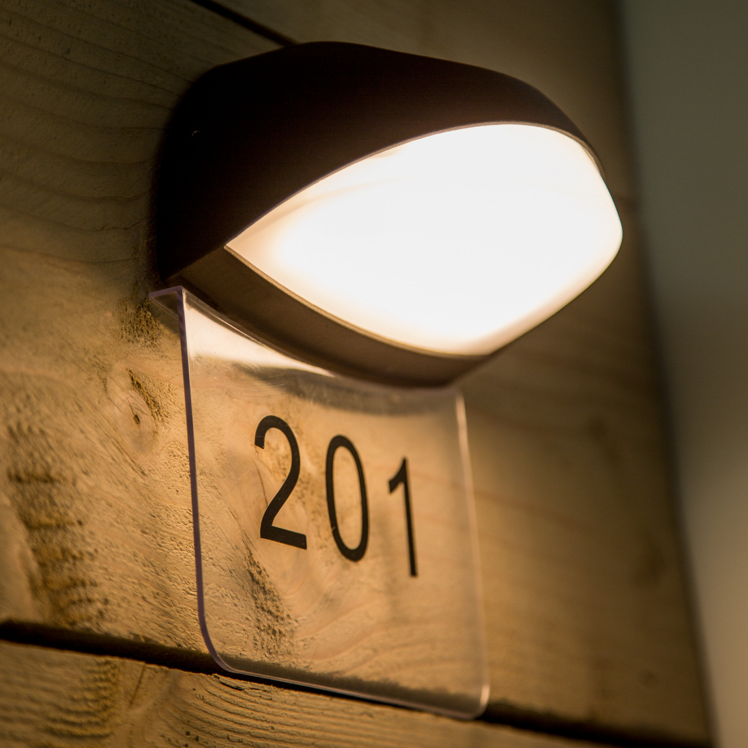 Auβenwandleuchte Numero mit Hausnummer