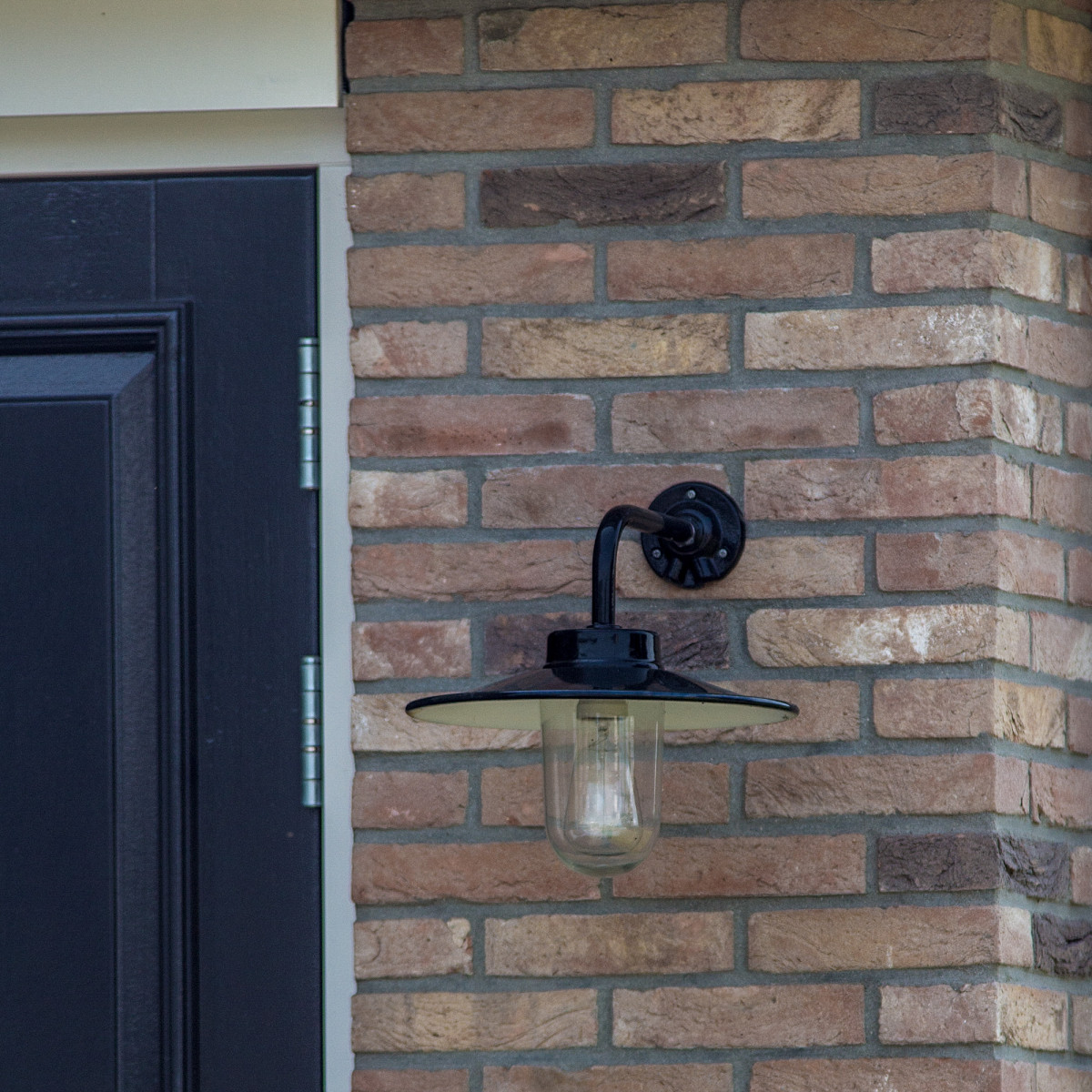 Schwarze Stallwandleuchte mit Bewegungsmelder – ländliches Design