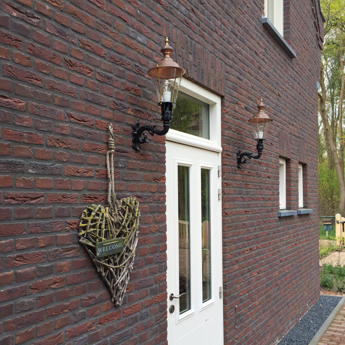 Klassische Außenleuchte Hoorn mit Philips Hue Leuchtmittel 
