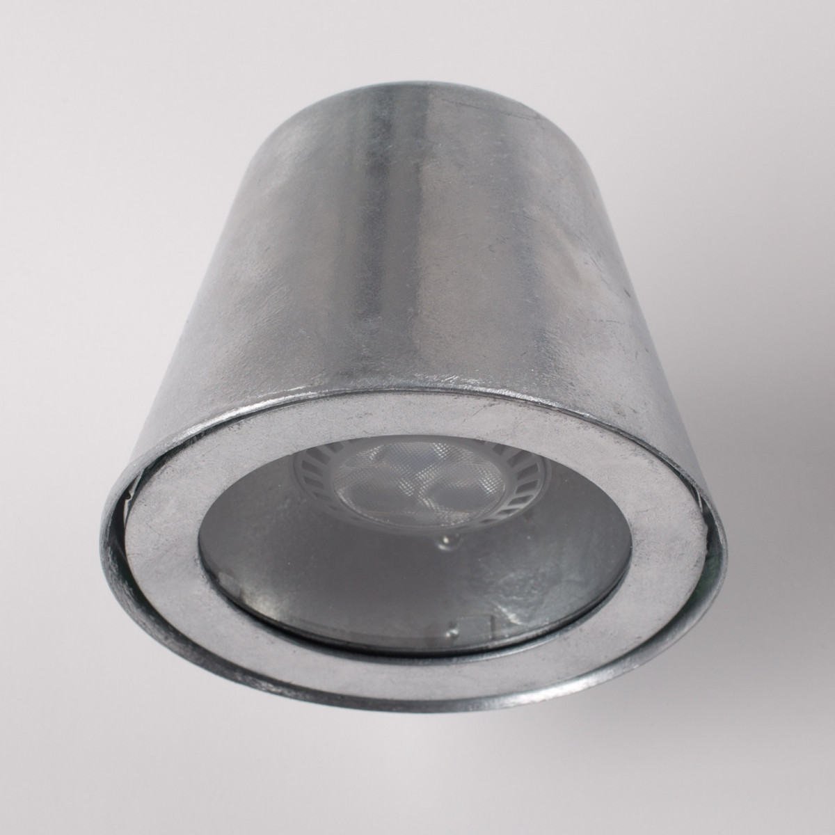 Silberne Stalllampe GU10 mit Tag-/Nachtsensor